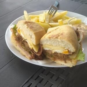 ⭐ Bocadillo Chirifú: La Leyenda de El Paso (4.9/5 Estrellas).